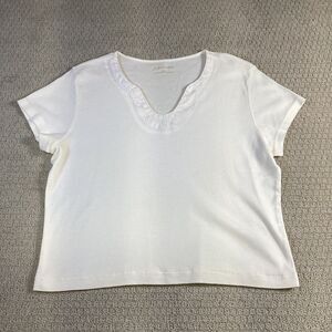 St‎ Johns Bay White Embroidered Neck V-Neck Top M Medium Short Sleeve Casual